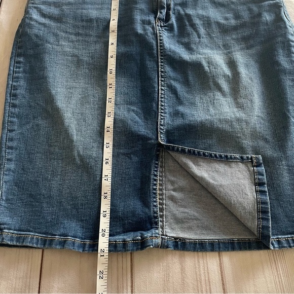Kut from the Kloth Rosie Pencil Skirt Women’s 10 Blue Medium Wash Denim Slit - Picture 14 of 16